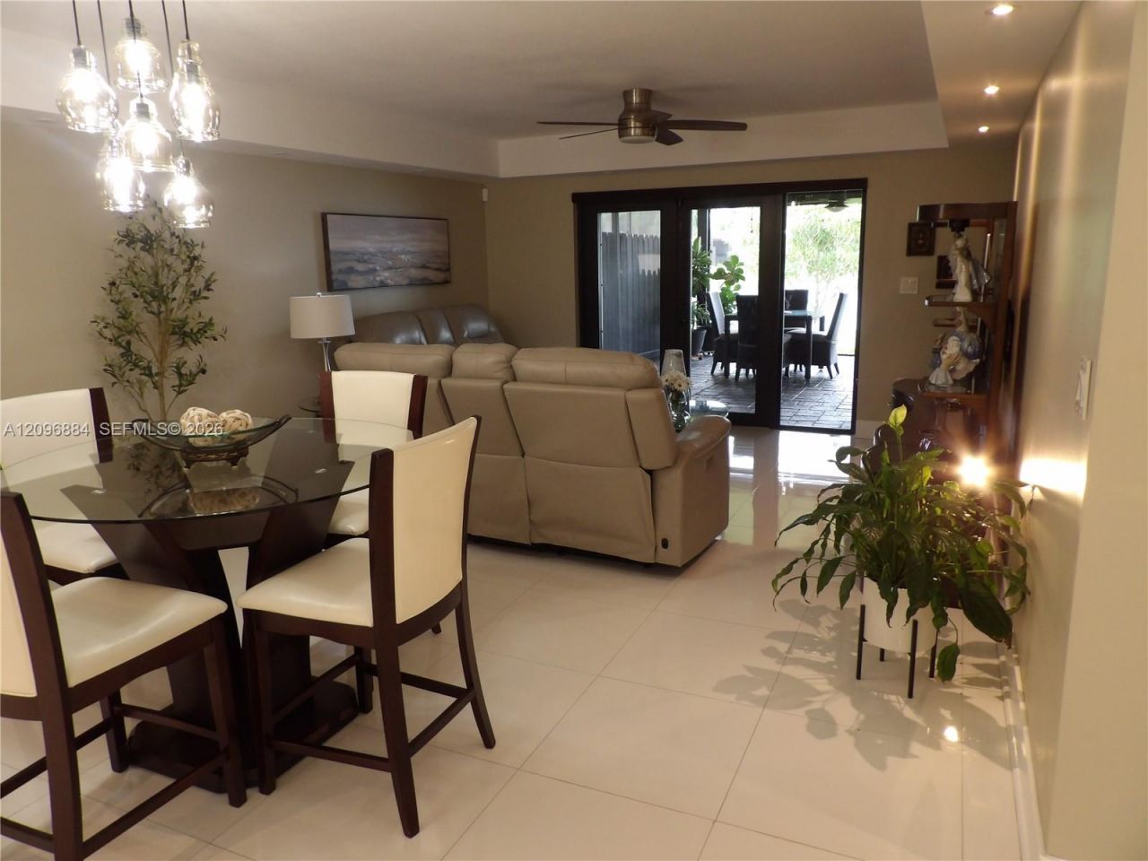 19406 E Lake Dr, Hialeah, FL 33015 Photo