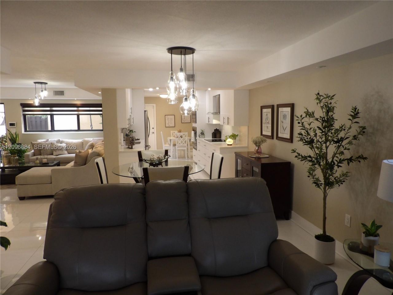 19406 E Lake Dr, Hialeah, FL 33015 Photo