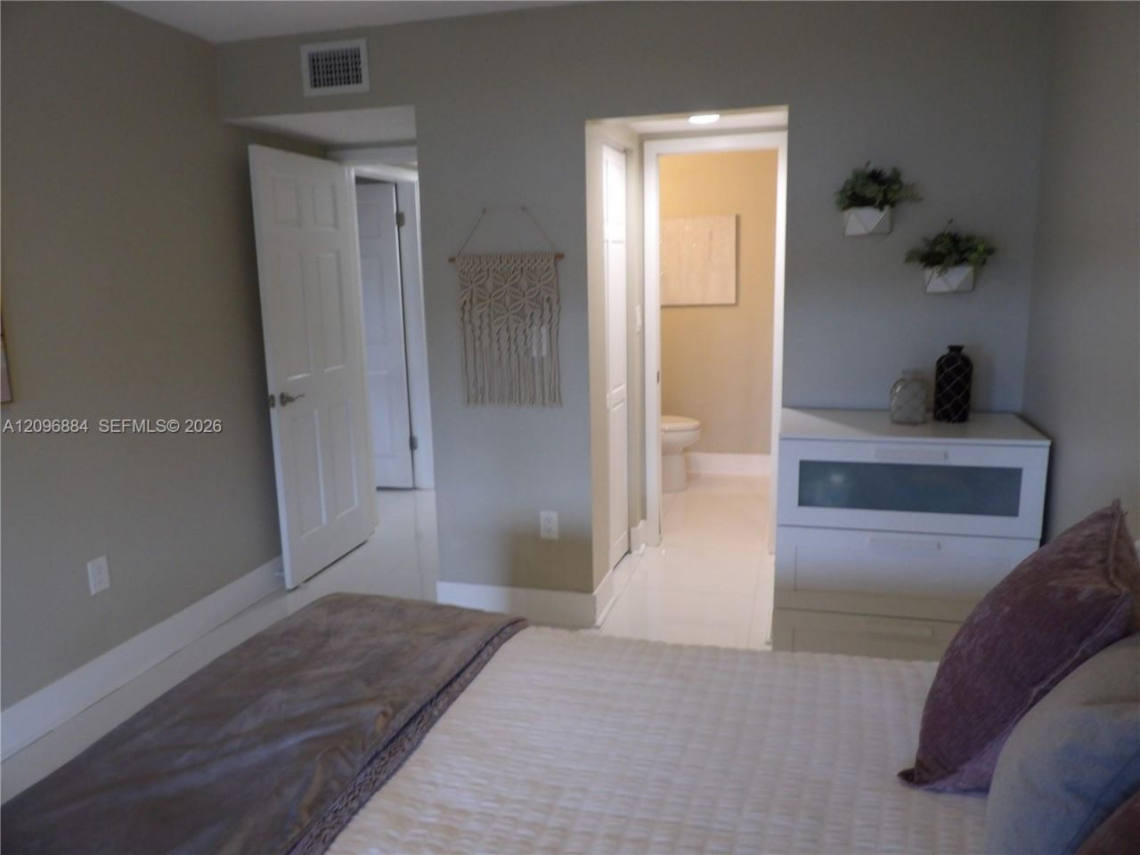 19406 E Lake Dr, Hialeah, FL 33015 Photo