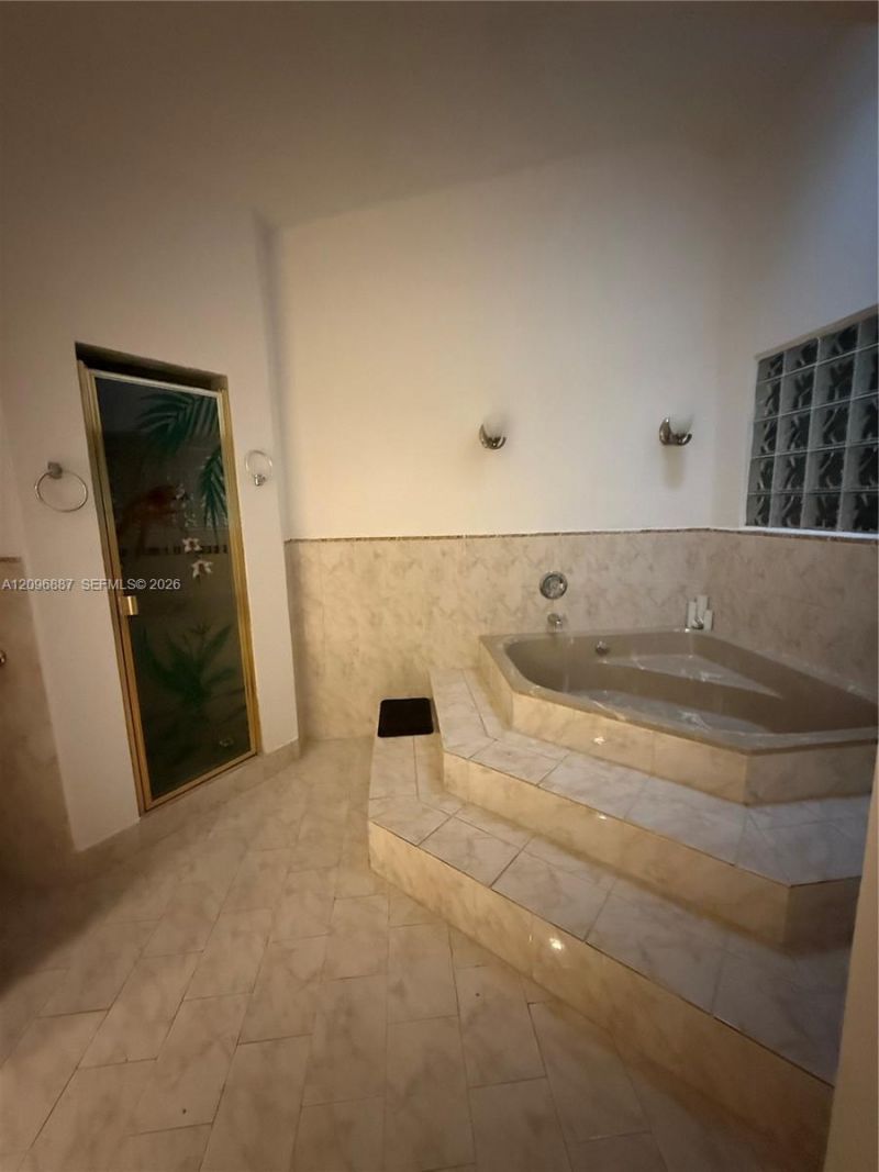 541 NE 199th Ln , Unit 2X, Miami, FL 33179 Photo