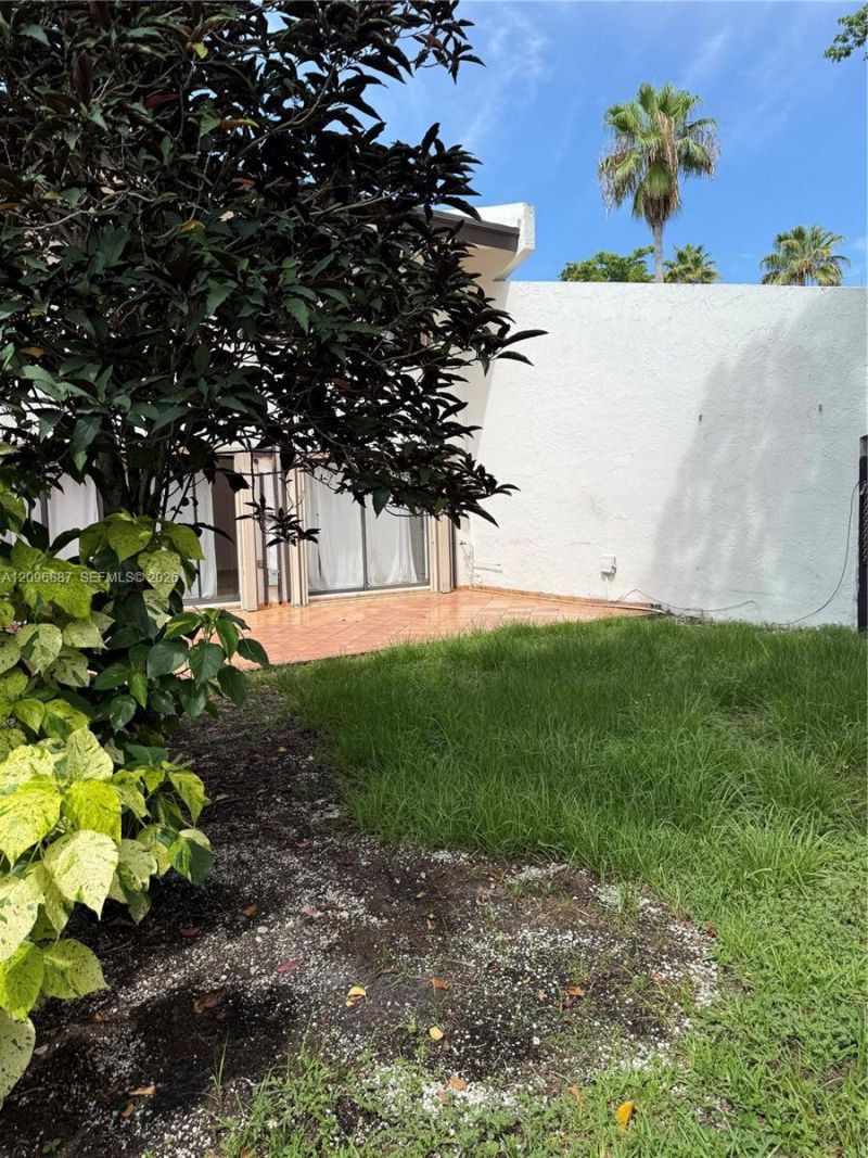 541 NE 199th Ln , Unit 2X, Miami, FL 33179 Photo