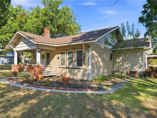 202 E Avenue E , Rosebud, TX 76570