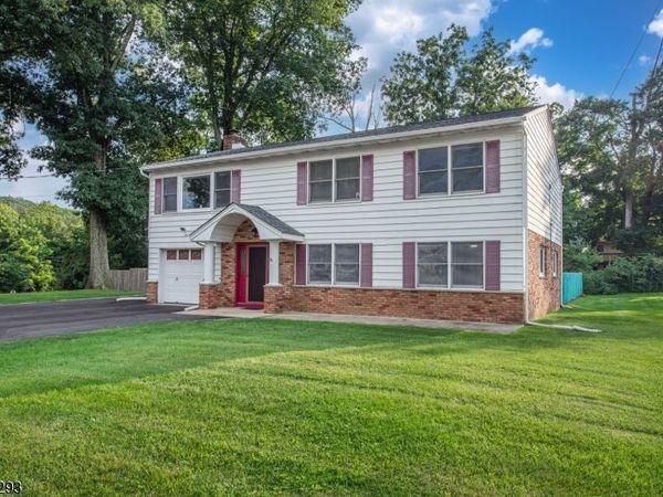 1 James Dr, Mount Arlington, NJ 07856