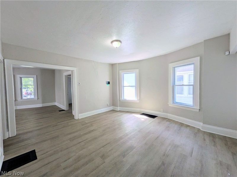10721 Columbia Avenue, Cleveland, OH 44108 Photo 13