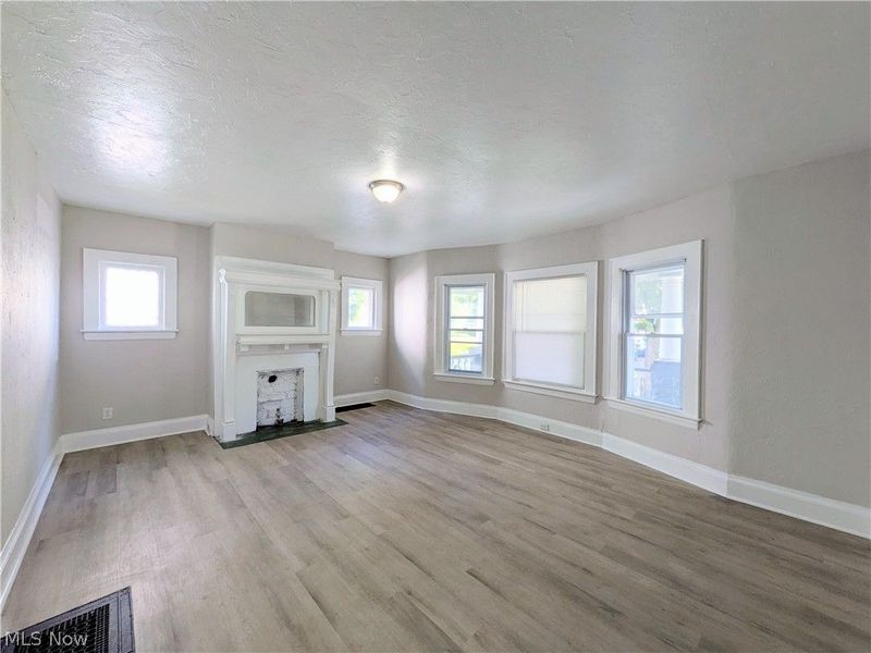 10721 Columbia Avenue, Cleveland, OH 44108 Photo 15