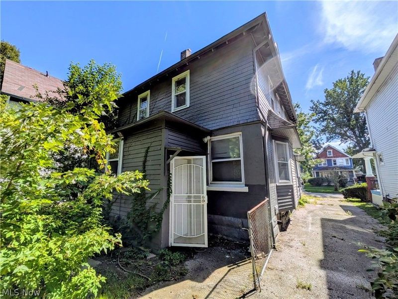 10721 Columbia Avenue, Cleveland, OH 44108 Photo 5