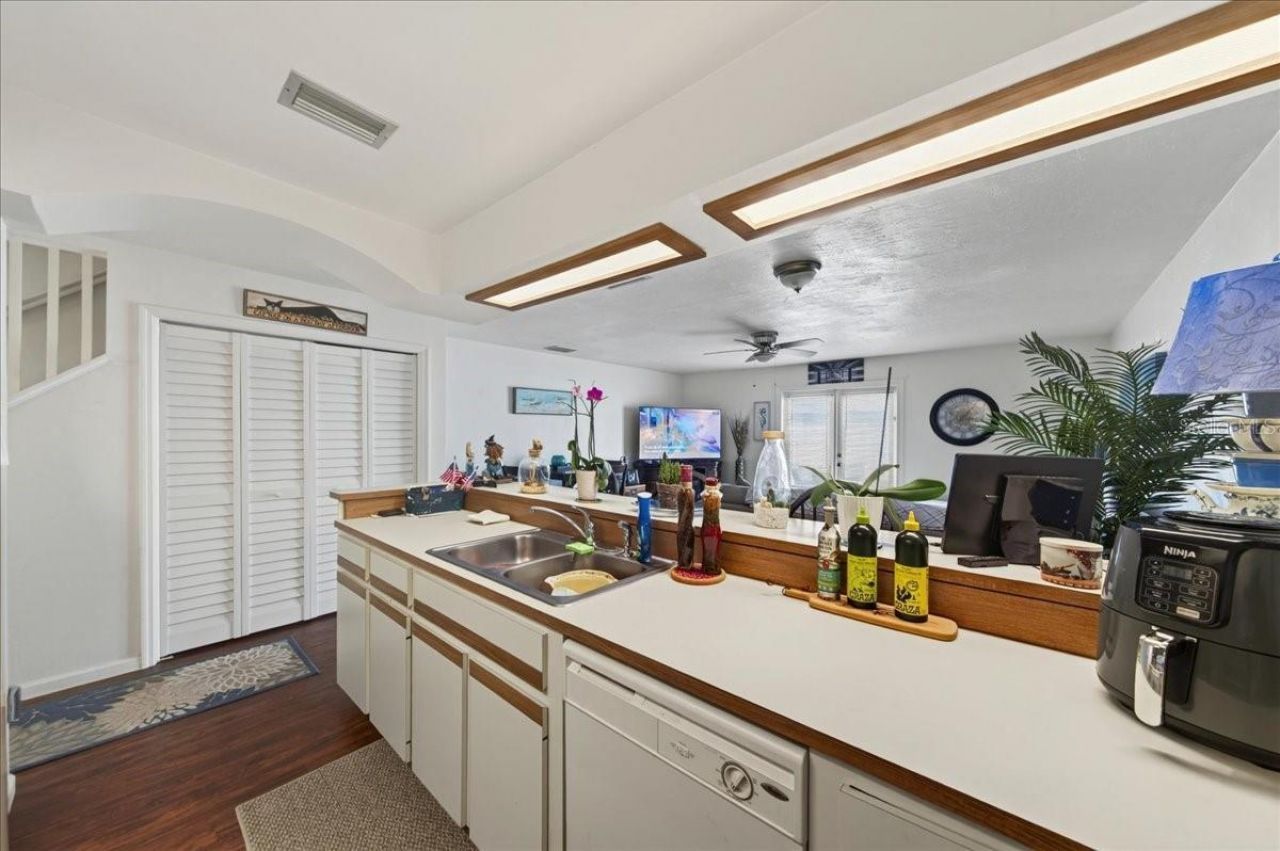 841 E 14th Avenue, New Smyrna Beach, FL 32169 Photo