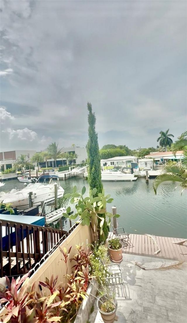 2039 NE 123rd St , North Miami, FL 33181 Photo