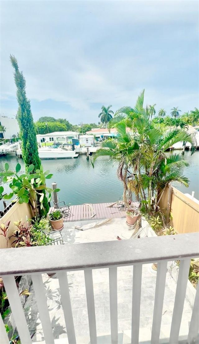 2039 NE 123rd St , North Miami, FL 33181 Photo