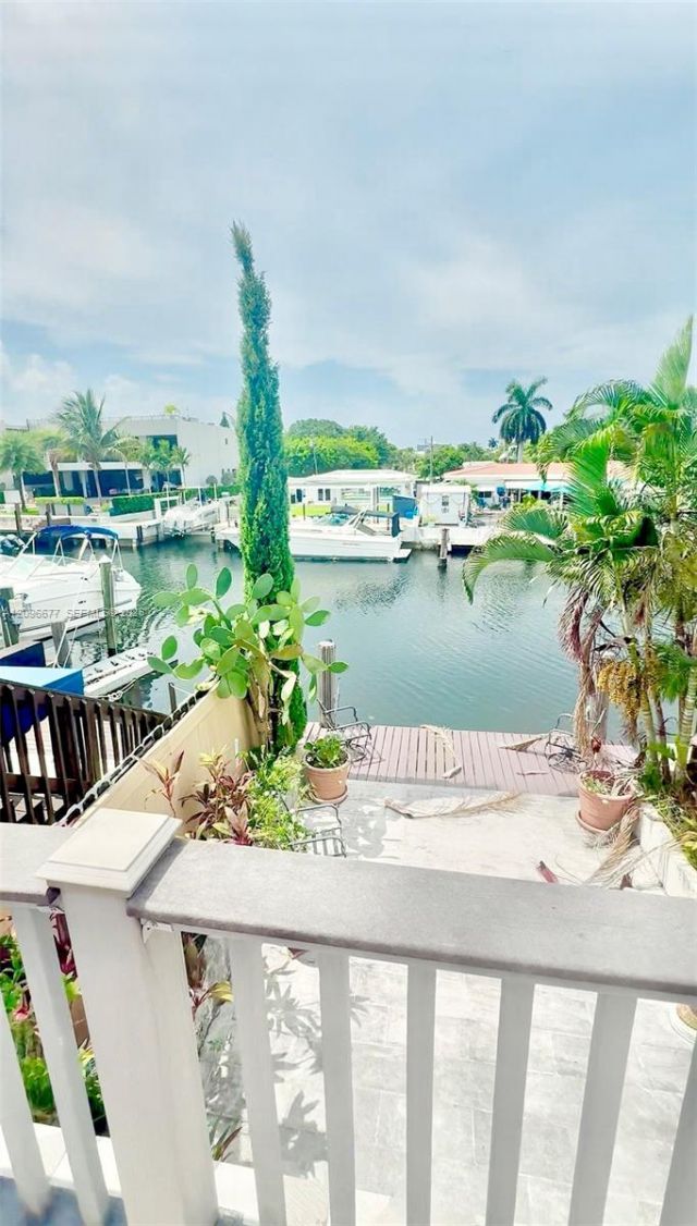 2039 NE 123rd St , North Miami, FL 33181 Photo