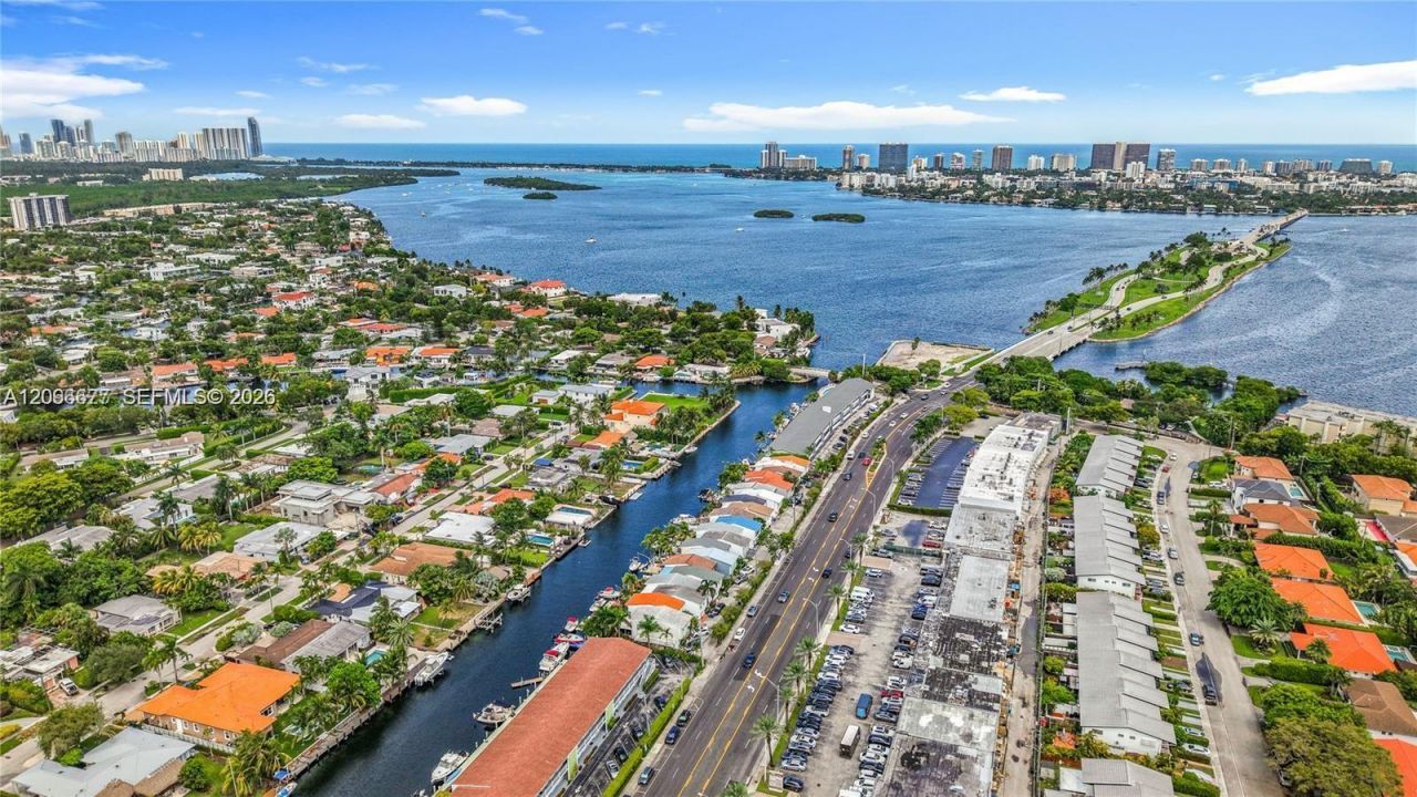 2039 NE 123rd St , North Miami, FL 33181 Photo
