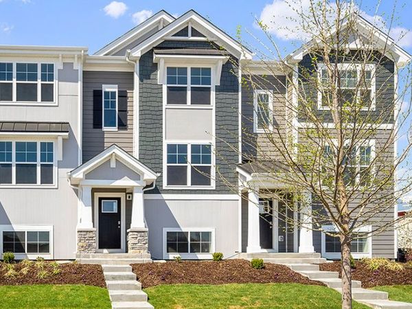 2048 Yellowstone Boulevard , Mundelein, IL 60060