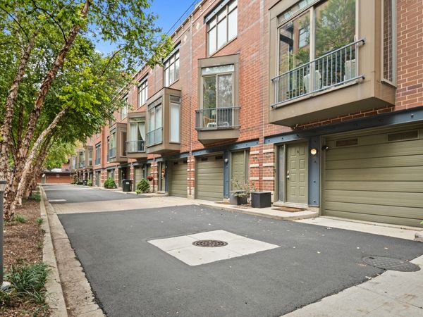 310 N Clinton Street , Unit L, Chicago, IL 60661