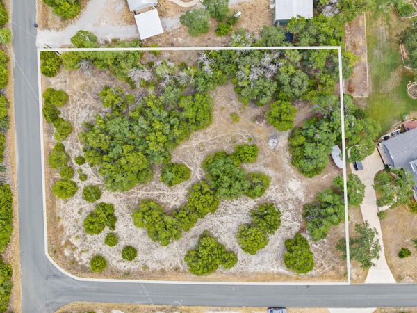 927 Debco LN , Spicewood, TX 78669