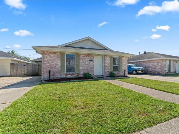 3813 JUNO Drive , Chalmette, LA 70043