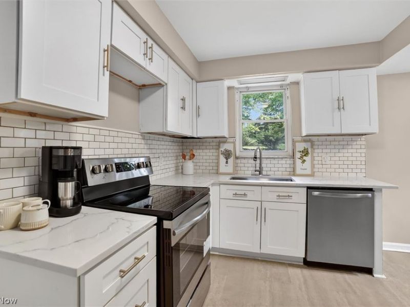 1540 S Belvoir Boulevard, South Euclid, OH 44121 Photo 12
