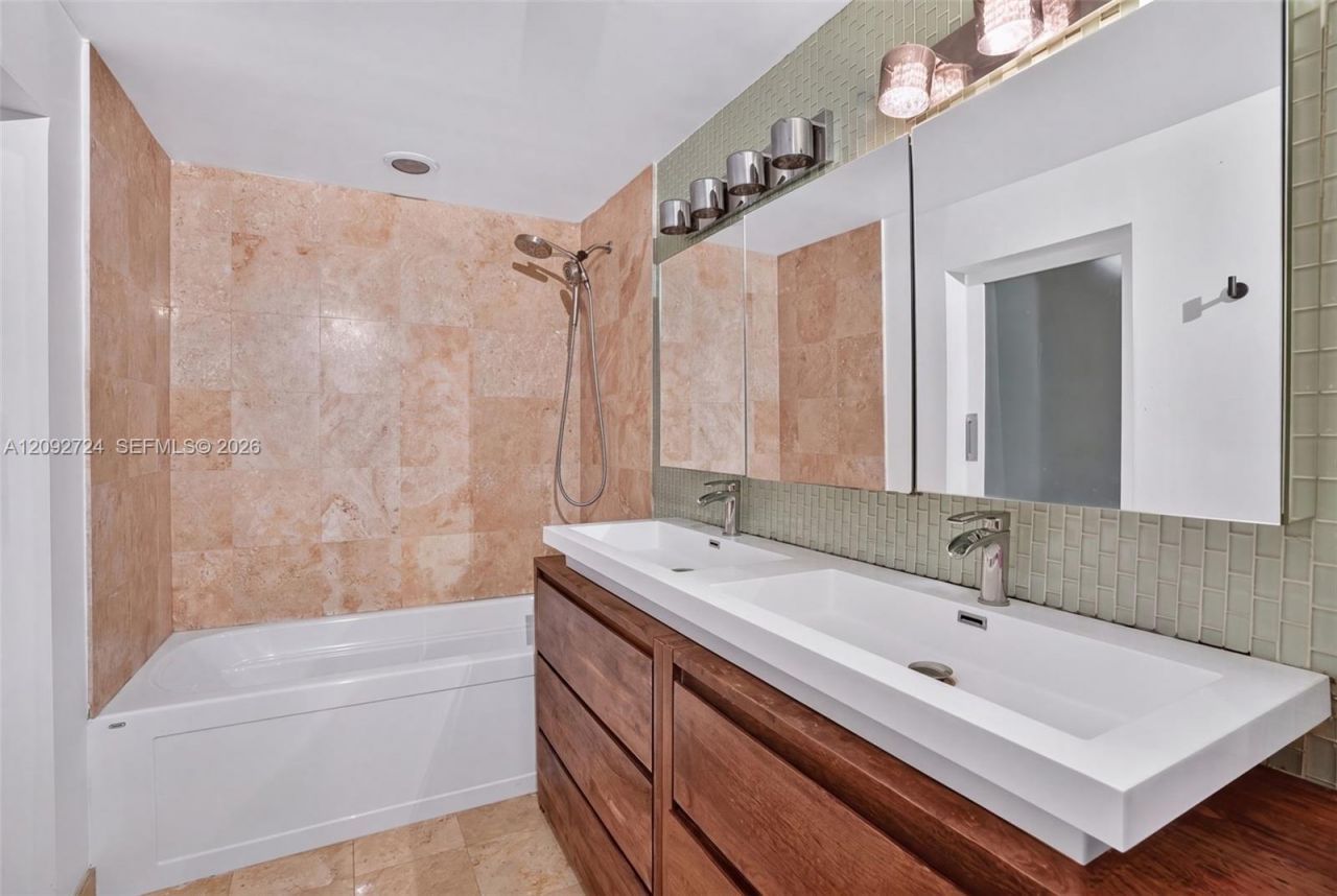 350 S Miami Ave , Unit 3602, Miami, FL 33130 Photo