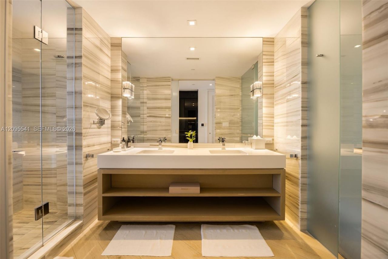 2201 Collins Ave , Unit 1720, Miami Beach, FL 33139 Photo