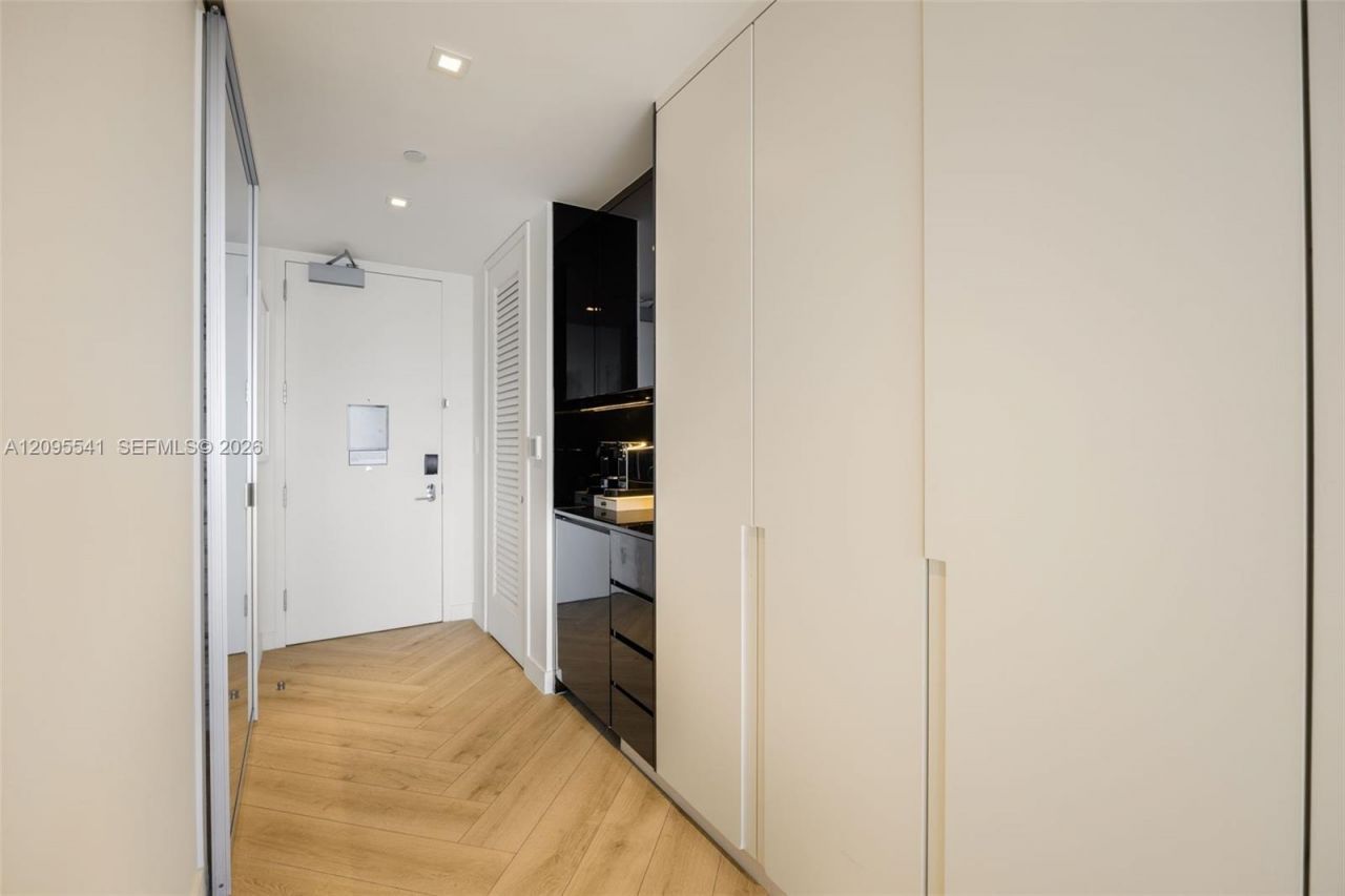 2201 Collins Ave , Unit 1720, Miami Beach, FL 33139 Photo