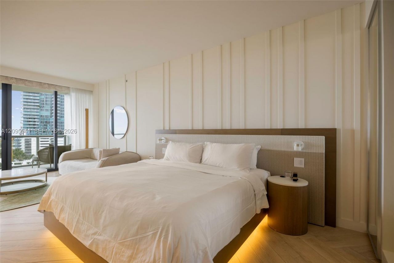 2201 Collins Ave , Unit 1720, Miami Beach, FL 33139 Photo