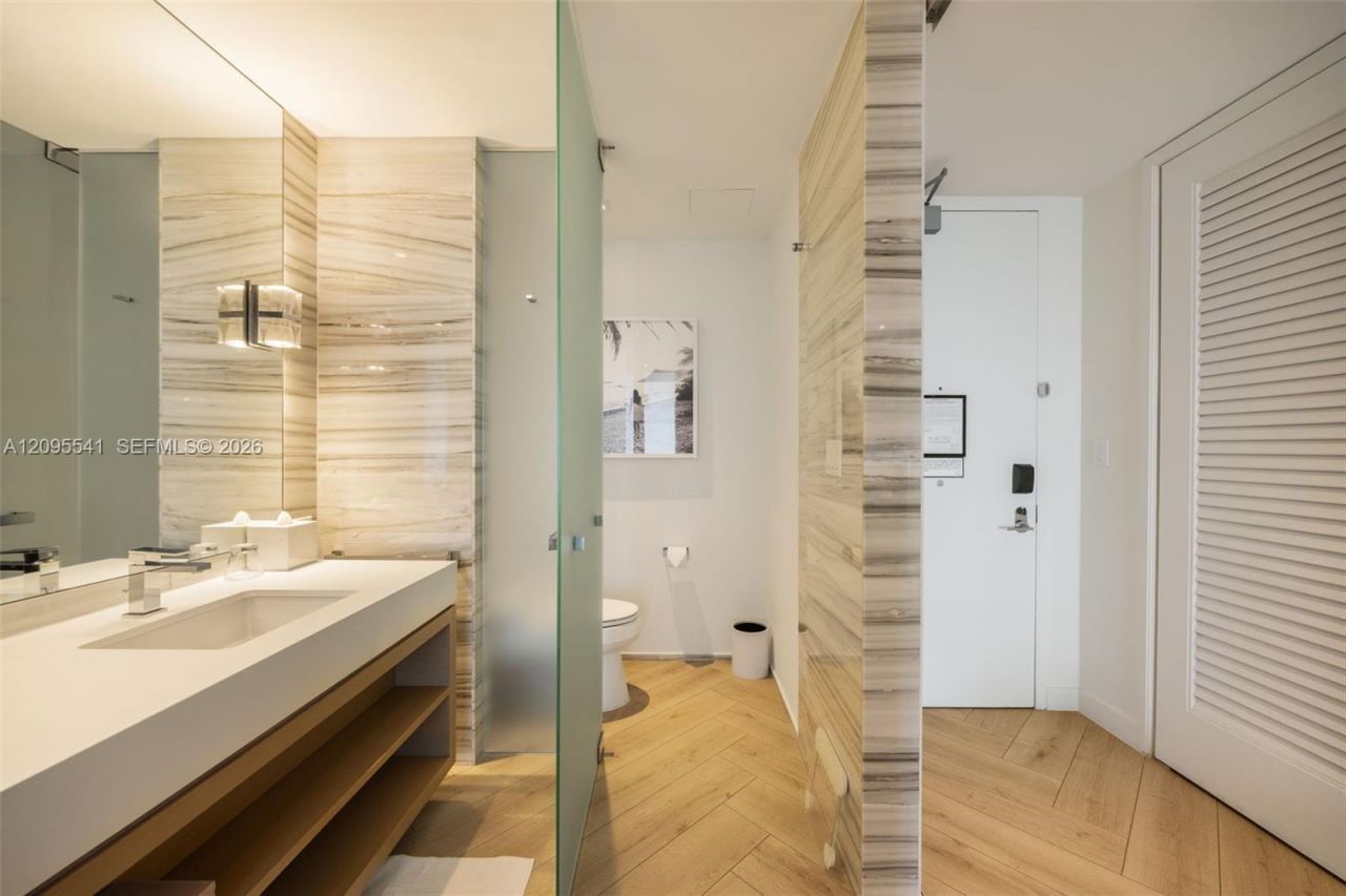 2201 Collins Ave , Unit 1720, Miami Beach, FL 33139 Photo