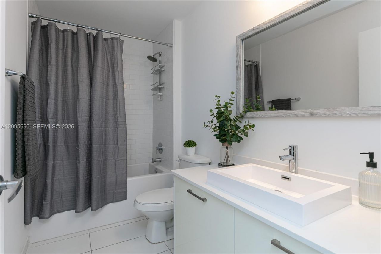 151 SE 1st St , Unit 3103, Miami, FL 33131 Photo