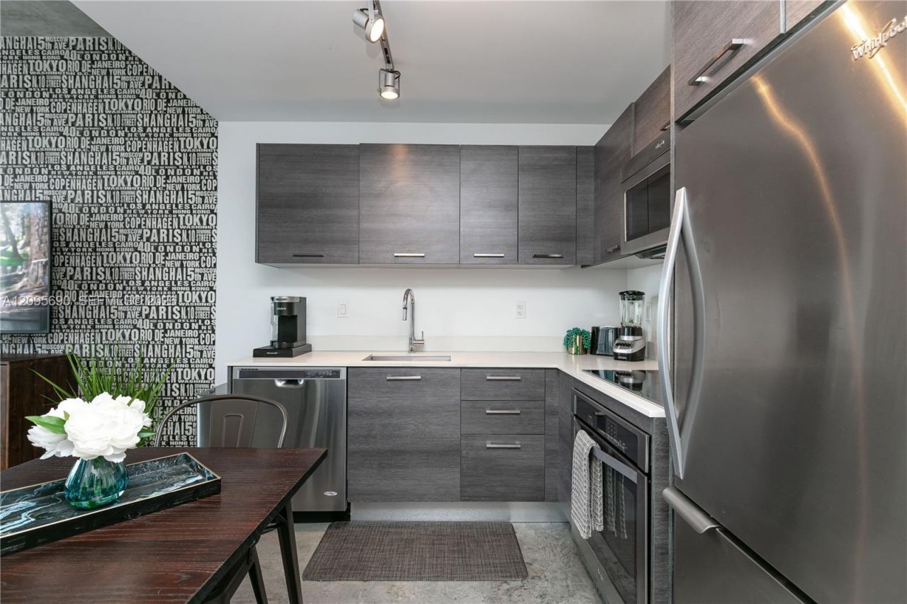 151 SE 1st St , Unit 3103, Miami, FL 33131 Photo