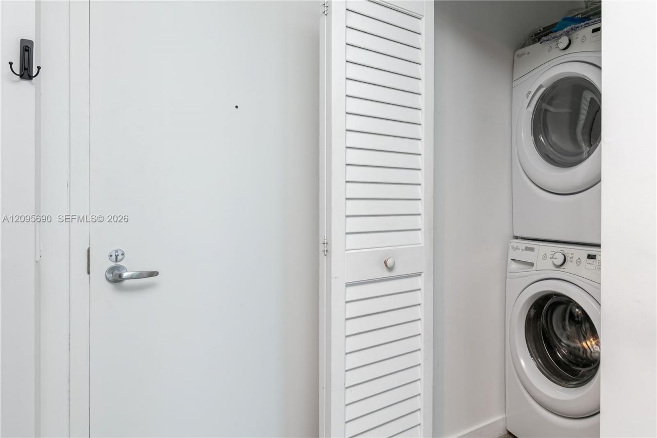 151 SE 1st St , Unit 3103, Miami, FL 33131 Photo