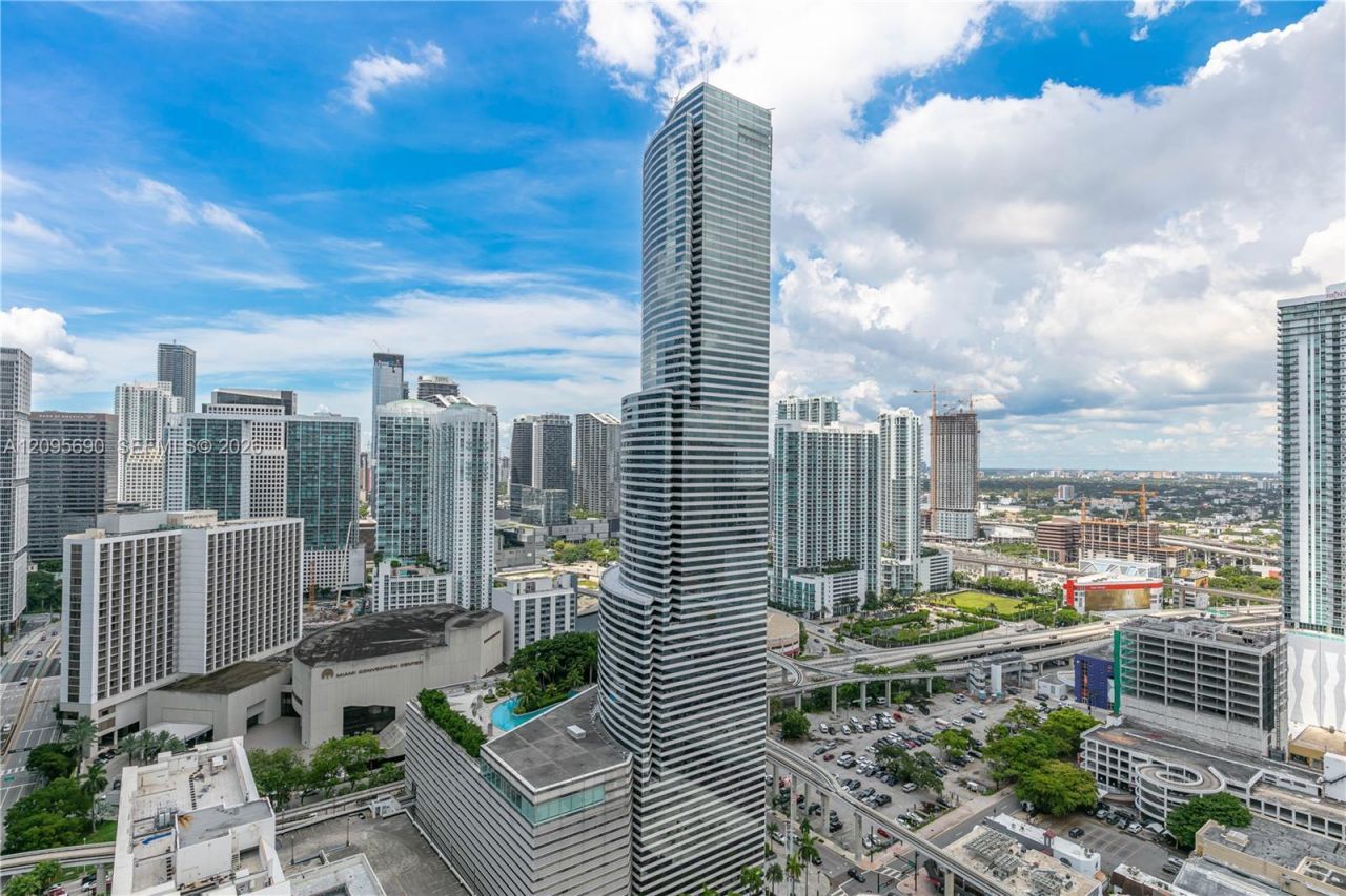 151 SE 1st St , Unit 3103, Miami, FL 33131 Photo