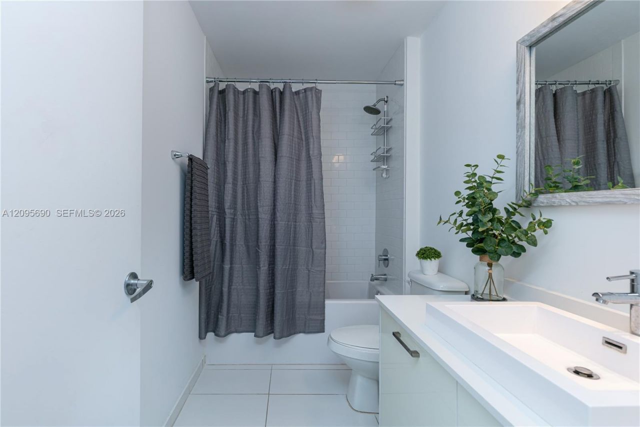 151 SE 1st St , Unit 3103, Miami, FL 33131 Photo