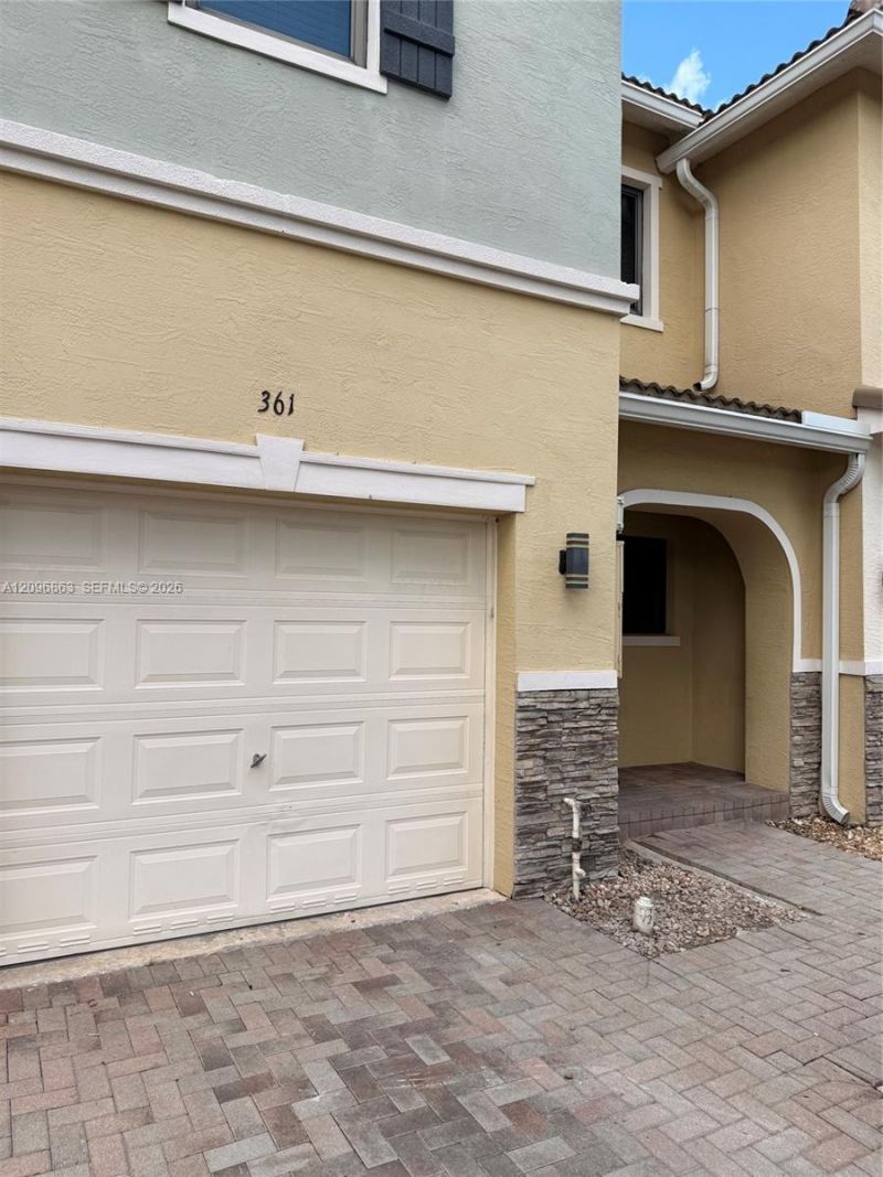 361 NE 194th Ter , Miami, FL 33179 Photo