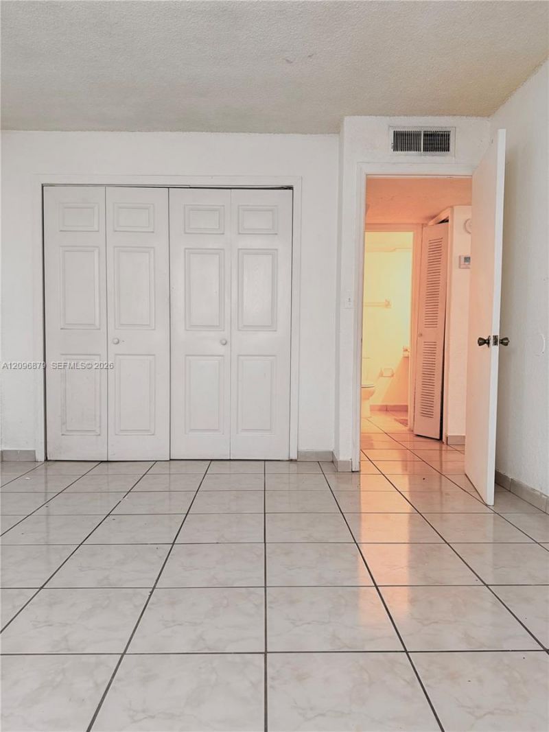 606 W 81st St, Unit 320, Hialeah, FL 33014 Photo