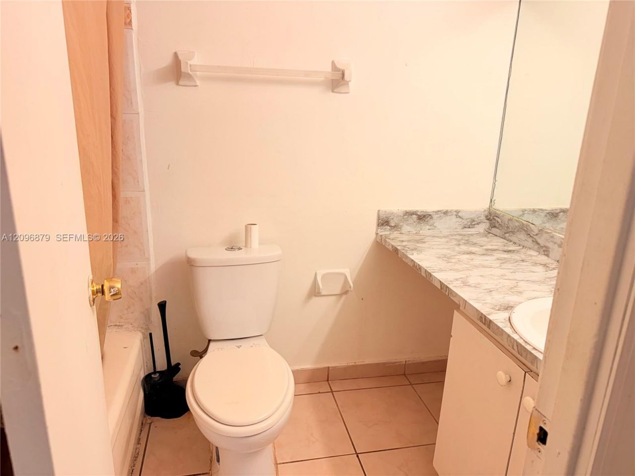 606 W 81st St, Unit 320, Hialeah, FL 33014 Photo