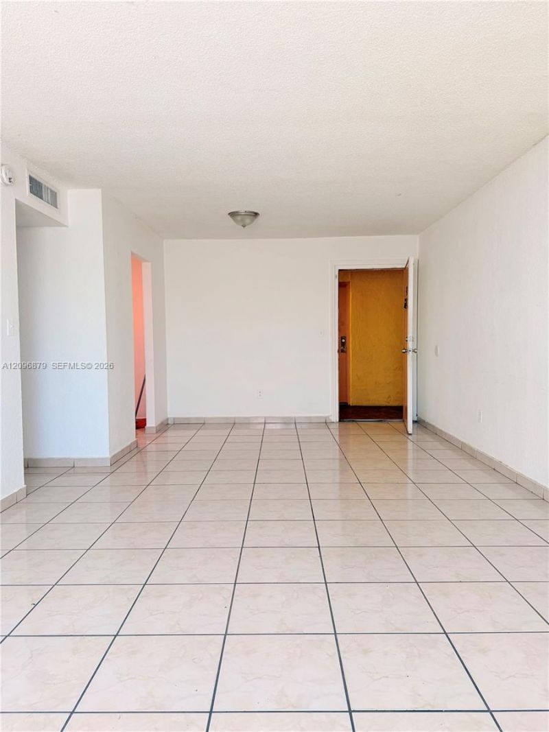606 W 81st St, Unit 320, Hialeah, FL 33014 Photo