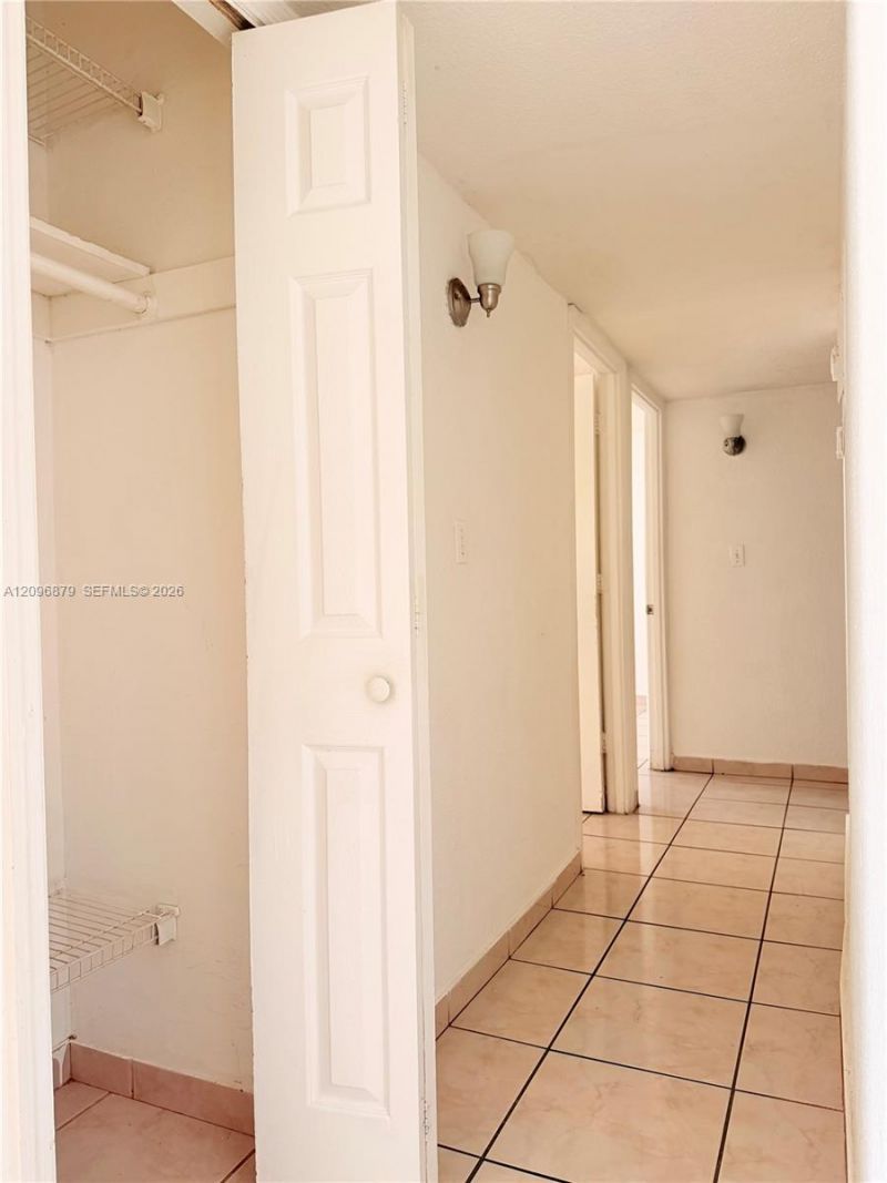 606 W 81st St, Unit 320, Hialeah, FL 33014 Photo