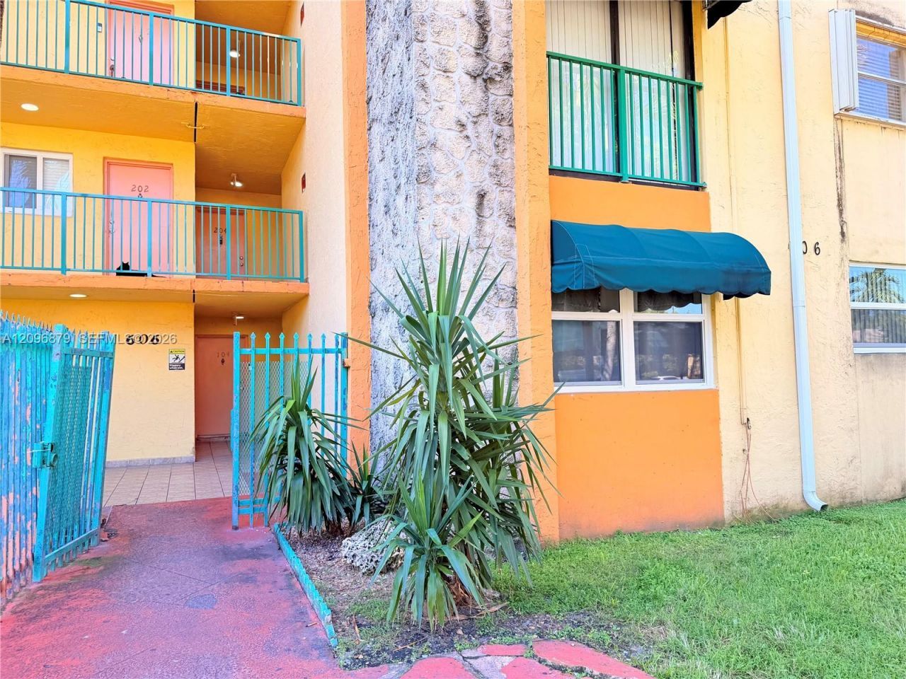 606 W 81st St, Unit 320, Hialeah, FL 33014 Photo