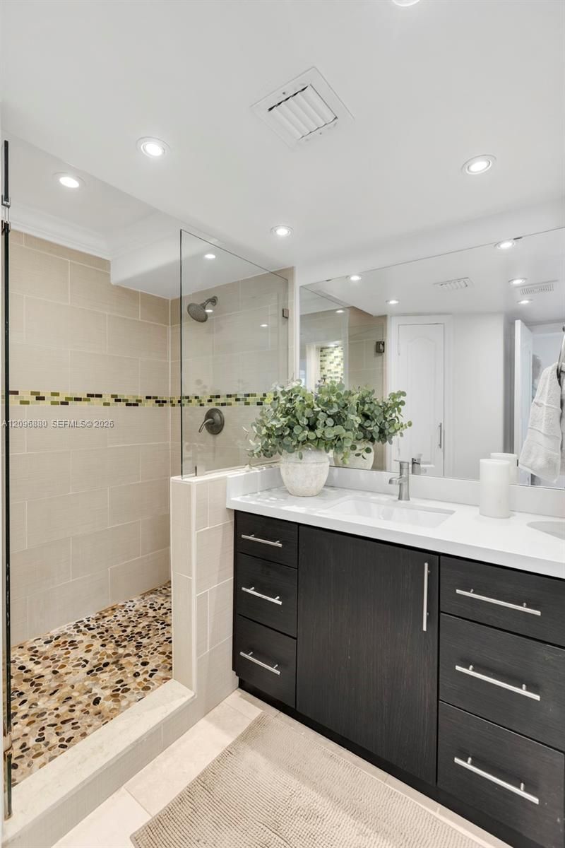 7135 Collins Ave, Unit 1126, Miami Beach, FL 33141 Photo