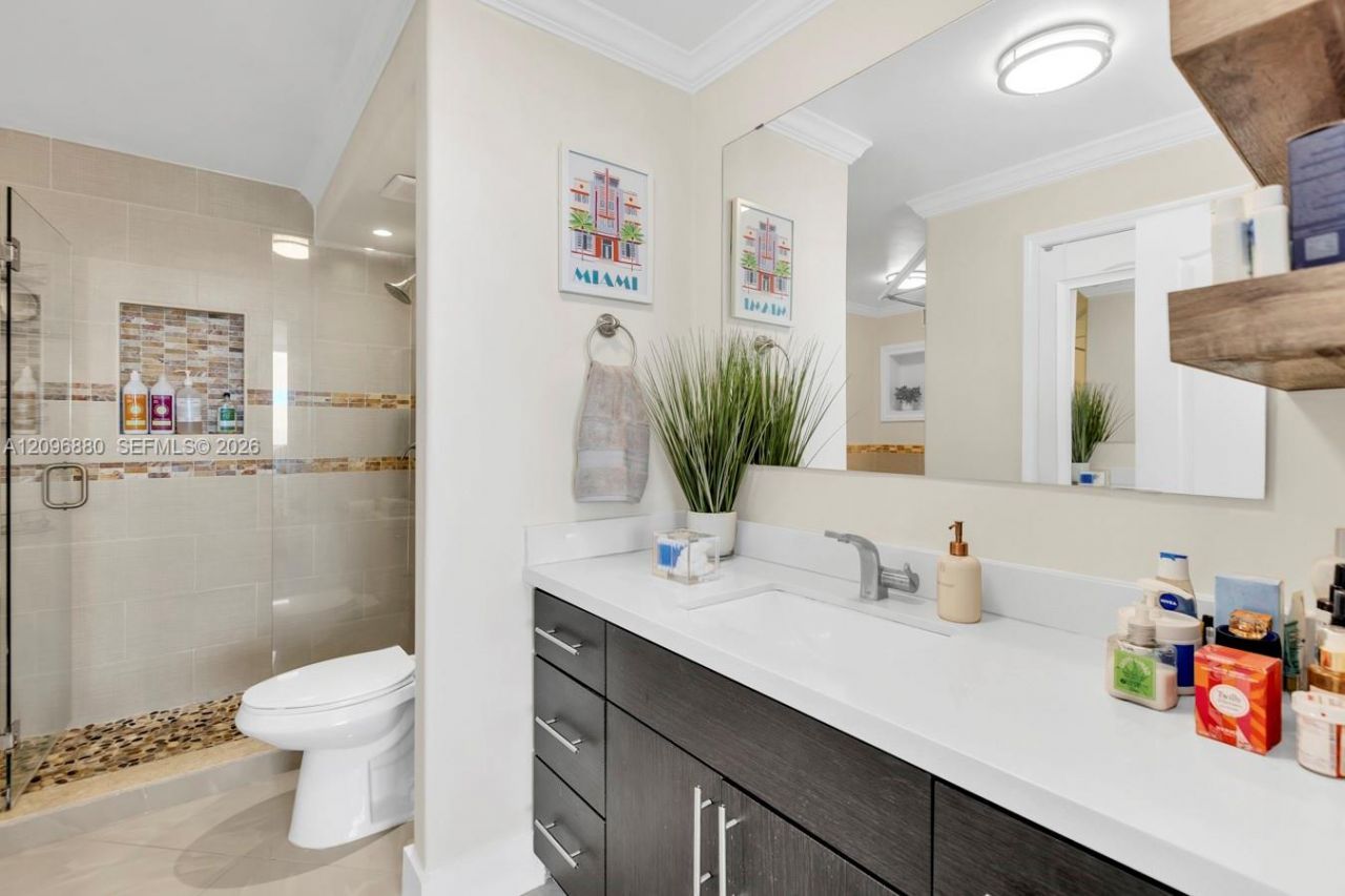 7135 Collins Ave, Unit 1126, Miami Beach, FL 33141 Photo