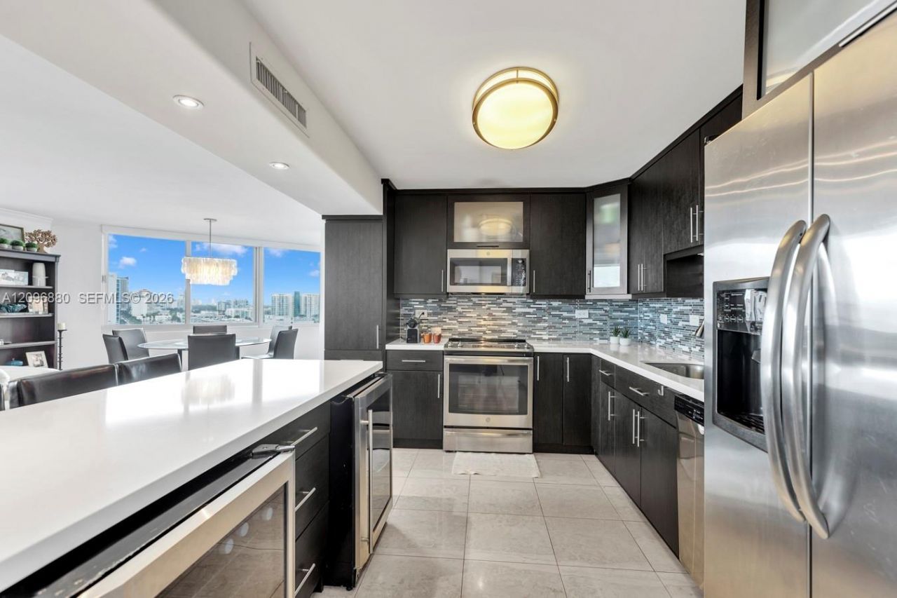 7135 Collins Ave, Unit 1126, Miami Beach, FL 33141 Photo