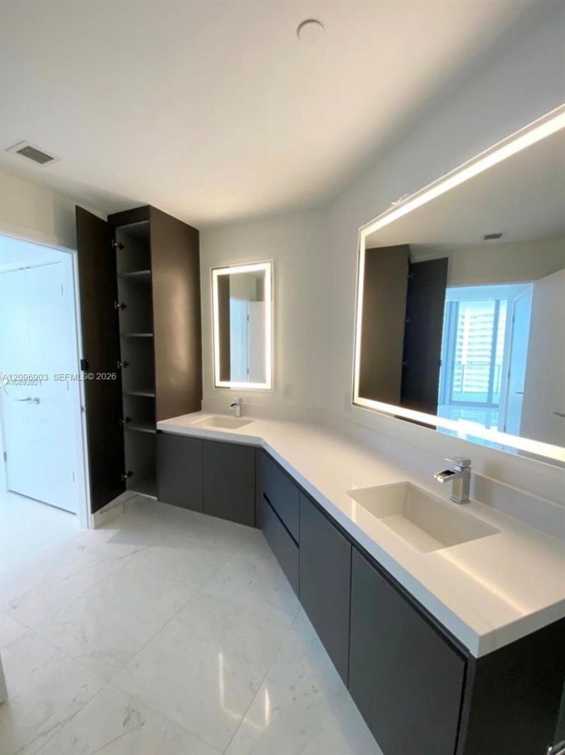 851 NE 1st Ave , Unit 3609, Miami, FL 33132 Photo