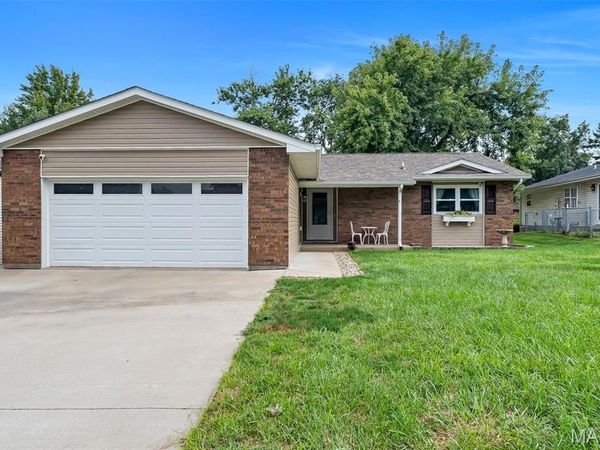 104 Meadow Lane , Columbia, IL 62236