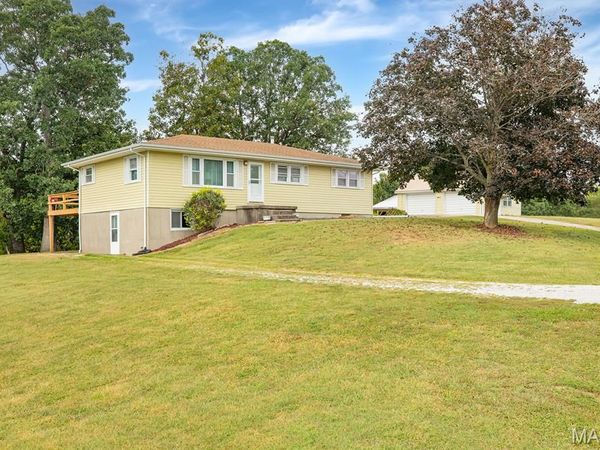 33877 Delhi Road , Brighton, IL 62012