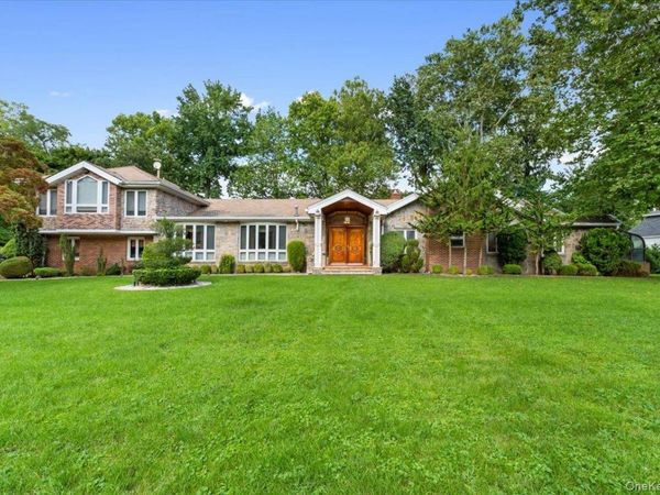 15 Hillcrest Drive , Great Neck, NY 11021