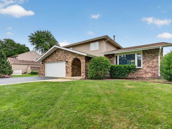 29W055 Schillinger Drive , Naperville, IL 60564