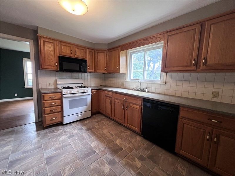 350 Harter Avenue NW, Canton, OH 44708 Photo 10