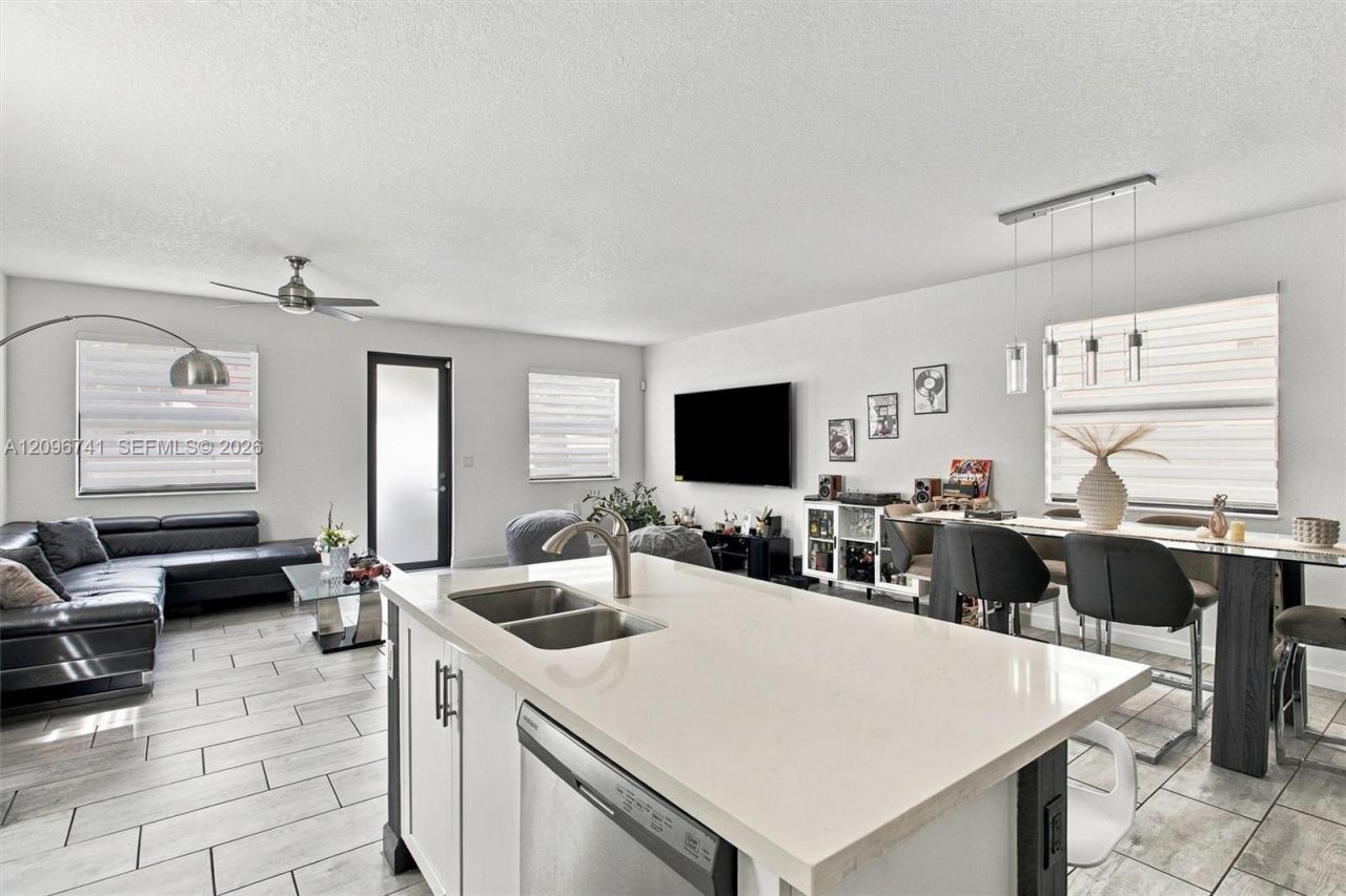 3419 W 109th Pl , Hialeah, FL 33018 Photo