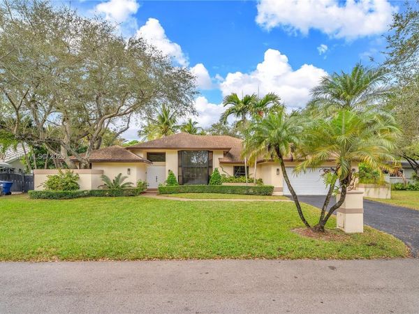 10330 SW 58th Ct , Pinecrest, FL 33156