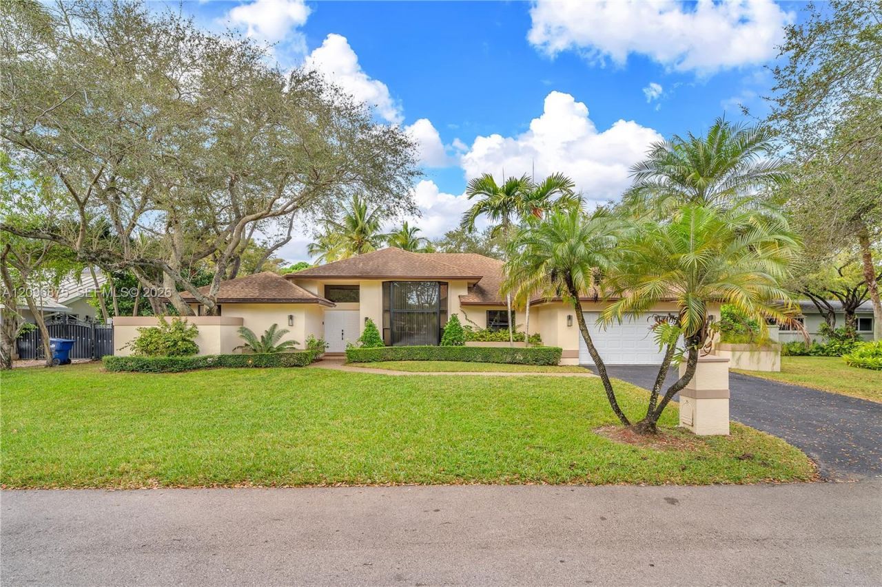 10330 SW 58th Ct, Pinecrest, FL 33156 Main Photo