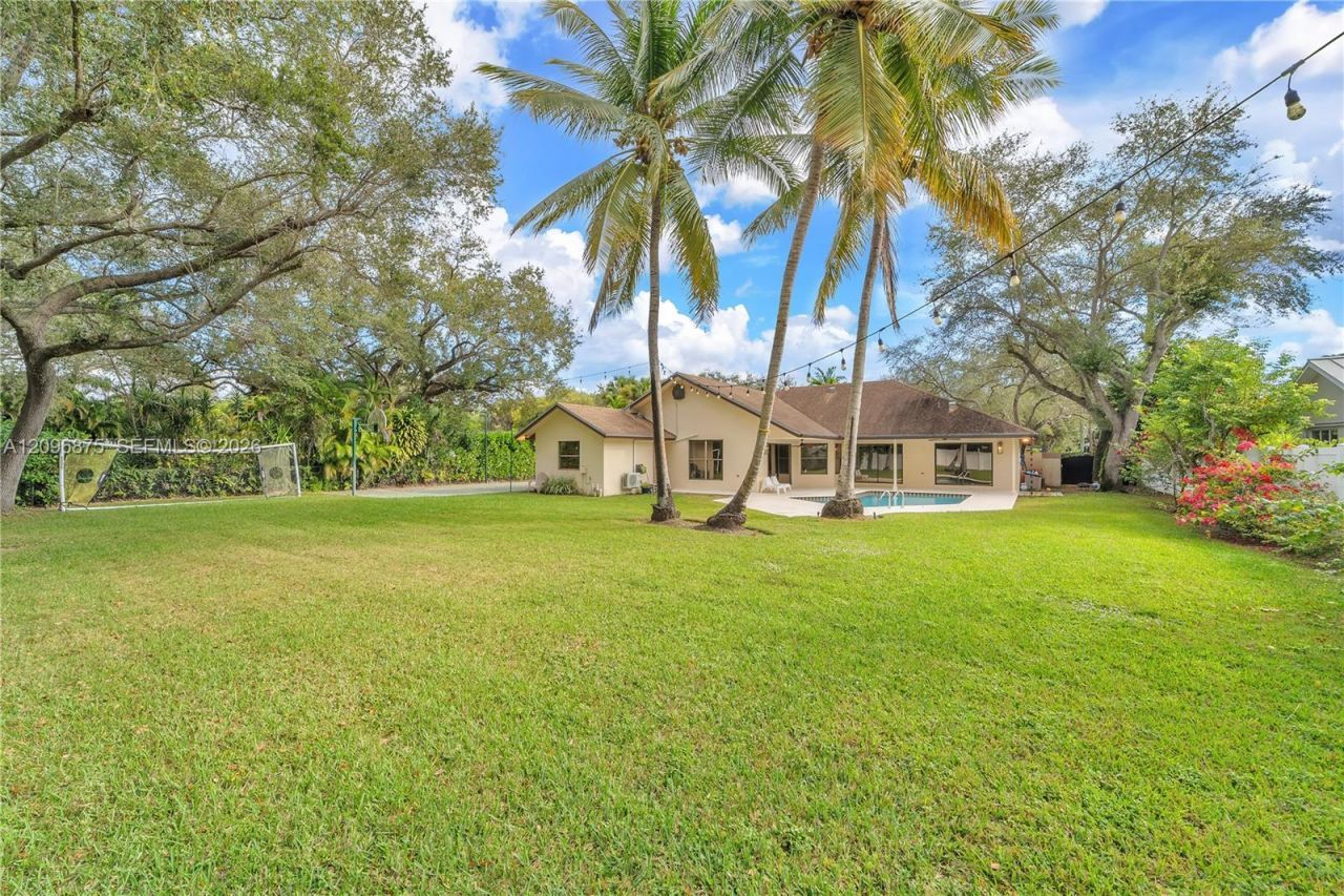 10330 SW 58th Ct, Pinecrest, FL 33156 Photo
