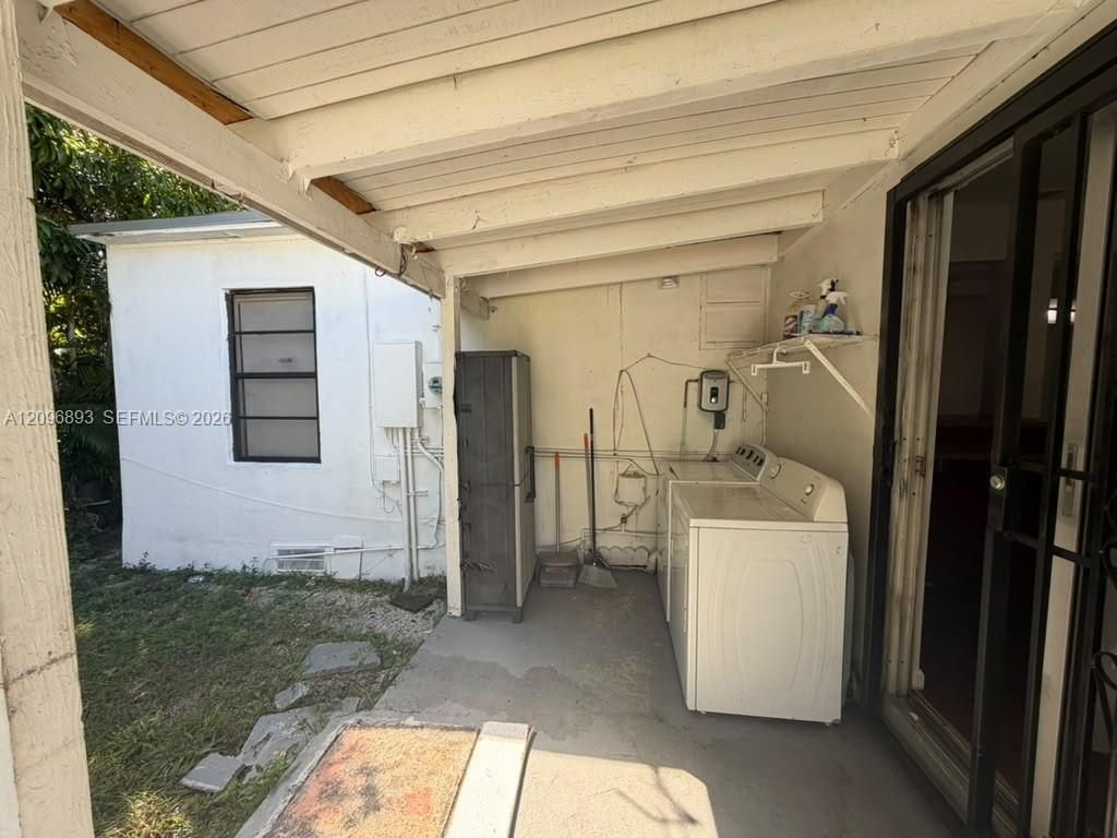 6871 SW 37th St , Unit B, Miami, FL 33155 Photo